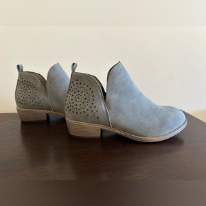 Vepose New York Ankle Booties, Size 7.5